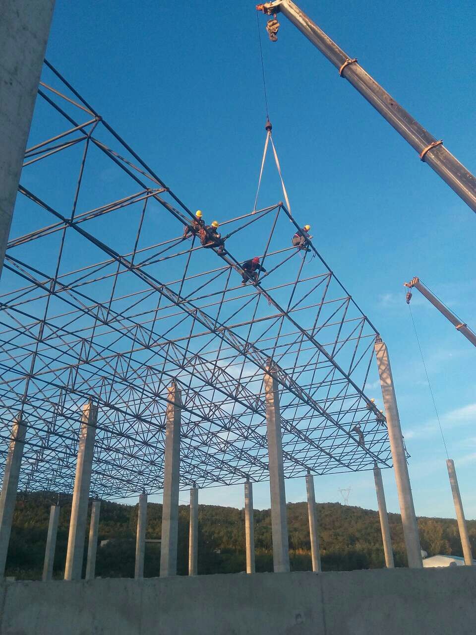 舞钢汪清物流园网架
